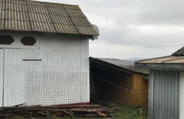 Casa batraneasca,partial renovata,loc. Meresti,3400mp teren
