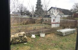 Casa batraneasca,partial renovata,loc. Meresti,3400mp teren