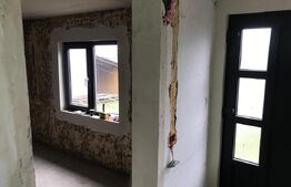 Casa batraneasca,partial renovata,loc. Meresti,3400mp teren