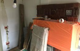 Casa batraneasca,partial renovata,loc. Meresti,3400mp teren