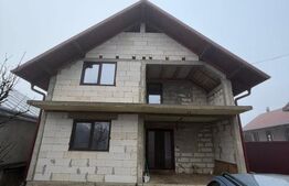 Casă spațioasă cu teren 11 ari în Liteni Moara