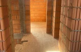 Casa cu etaj la rosu, 140 mp utili, 400 mp teren, zona Lisaura