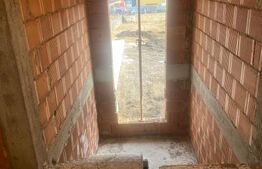 Casa cu etaj la rosu, 140 mp utili, 400 mp teren, zona Lisaura