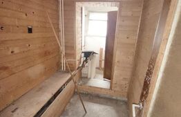 Garsoniera renovabila, etaj 1, 25mp,  zona 2 Voievozi, Radauti