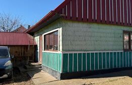 Casa batraneasca , teren 1100mp ,  centru Horodnic de Jos