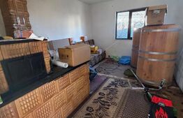 Casa batraneasca , teren 1100mp ,  centru Horodnic de Jos