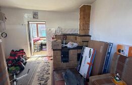 Casa batraneasca , teren 1100mp ,  centru Horodnic de Jos