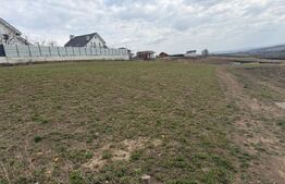 Teren intravilan, 800 mp, utilitati la 100 m - zona Moara