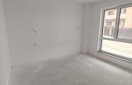 Apartament 3 camere, parter, bloc nou- zona Obcini