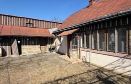 Casa batraneasca , renovabila, teren 777mp in Radauti