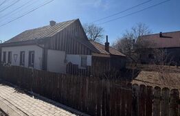 Casa batraneasca , renovabila, teren 777mp in Radauti