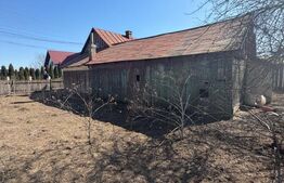 Casa batraneasca , renovabila, teren 777mp in Radauti