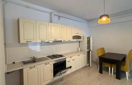 Apartament cu 3 camere, bloc nou, decomandat, zona Centrala