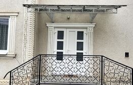 Casă de vânzare, 8 camere, 263 mp + 400 mp teren, în Câmpulung Moldovenesc 