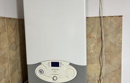 Casă de vânzare, 8 camere, 263 mp + 400 mp teren, în Câmpulung Moldovenesc 