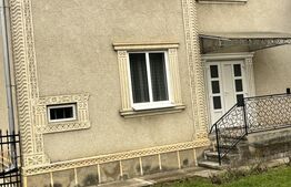 Casă de vânzare, 8 camere, 263 mp + 400 mp teren, în Câmpulung Moldovenesc 