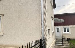 Casă de vânzare, 8 camere, 263 mp + 400 mp teren, în Câmpulung Moldovenesc 