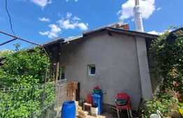 Casă de locuit si spatiu comercial, teren 7300 mp, Hreatca, com. Vulturesti