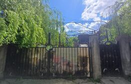 Casă de locuit si spatiu comercial, teren 7300 mp, Hreatca, com. Vulturesti