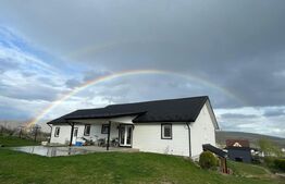 Casa  280 mp utili, 5000 mp teren, Patrauti - SV