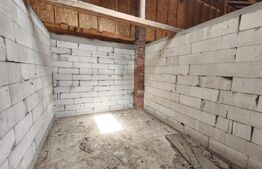 Duplex la rosu, 4400 mp teren, Siret