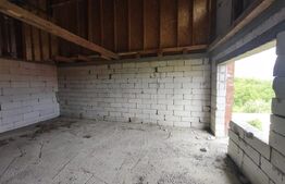 Duplex la rosu, 4400 mp teren, Siret