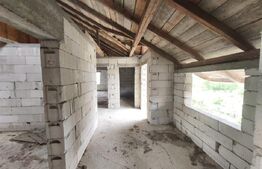 Duplex la rosu, 4400 mp teren, Siret