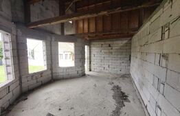Duplex la rosu, 4400 mp teren, Siret