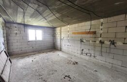 Duplex la rosu, 4400 mp teren, Siret