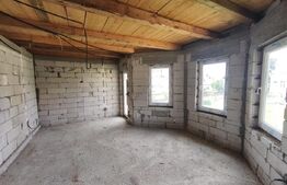 Duplex la rosu, 4400 mp teren, Siret