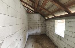 Duplex la rosu, 4400 mp teren, Siret