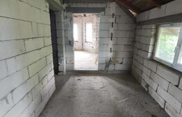 Duplex la rosu, 4400 mp teren, Siret