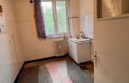 Apartament cu 3 camere, ultracentral, semidecomandat