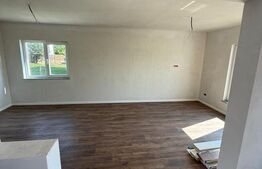 Casa cu etaj, 120 mp utili, 400 mp teren, Moara - Suceava