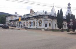 Vânzare clădire spații comerciale și de locuit
