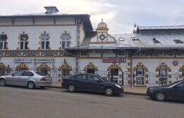 Vânzare clădire spații comerciale și de locuit