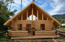 Casa din lemn rotund, 150 mp, in Vatra Dornei