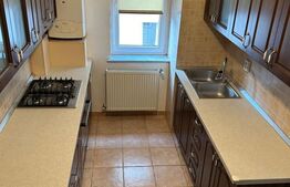 Apartament 3 camere, decomandat, zona Zamca