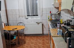Apartament de vanzare, cu 3 camere, semidecomandat - in Vatra Dornei