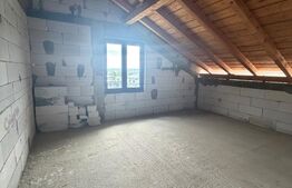 Casa de vanzare, 315 mp, 6 ari teren, 38 m front stradal, zona Plopeni