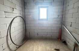 Casa de vanzare, 315 mp, 6 ari teren, 38 m front stradal, zona Plopeni
