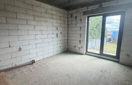 Casa de vanzare, 315 mp, 6 ari teren, 38 m front stradal, zona Plopeni