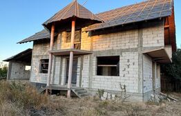 Casa la rosu, 280 mp, teren 1.400 mp, zona Udești