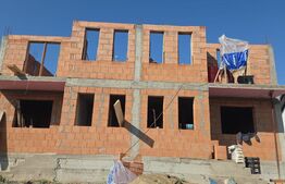 Casă duplex in constructie, 90 mp, teren 250 mp, zona Ipotesti