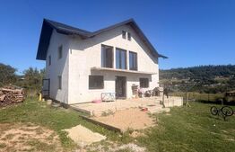 Casa etaj, 165 mp, 3600 mp, zona Darmanesti