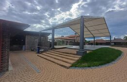 Pensiune cu 2 sali de evenimente, 820 mp, teren 6573 mp, zona Dragomirna