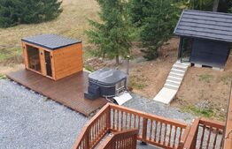 Cabana din bustean masiv si o suprafata de teren de 9000 mp in Vatra Dornei