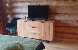 Cabana din bustean masiv si o suprafata de teren de 9000 mp in Vatra Dornei