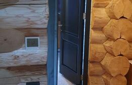 Cabana din bustean masiv si o suprafata de teren de 9000 mp in Vatra Dornei