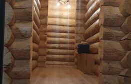 Cabana din bustean masiv si o suprafata de teren de 9000 mp in Vatra Dornei